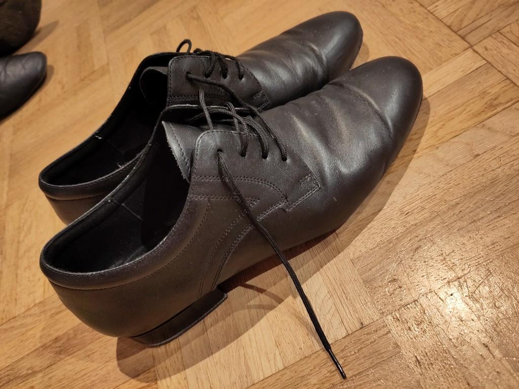 A pair of black tango shoes 